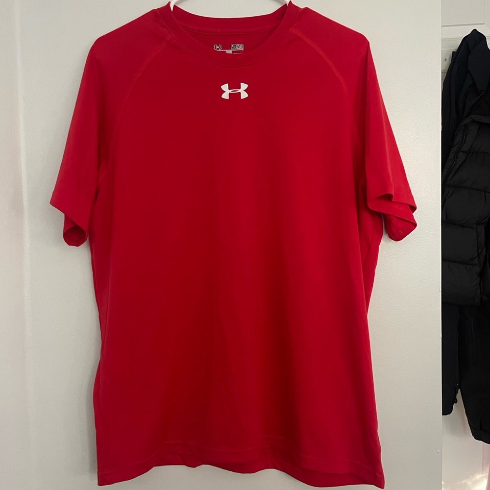 Under Armour Red Men’s Size Medium Loose Short Sleeve Heat-gear T-Shirt